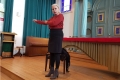 Francine vertelt in de Synagoge Delft